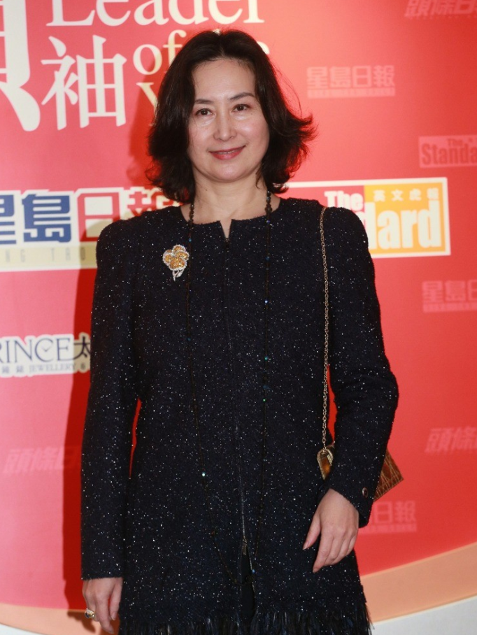 回顾何超琼许晋亨离婚多年后一个49岁当爸一个60岁单身拼事业