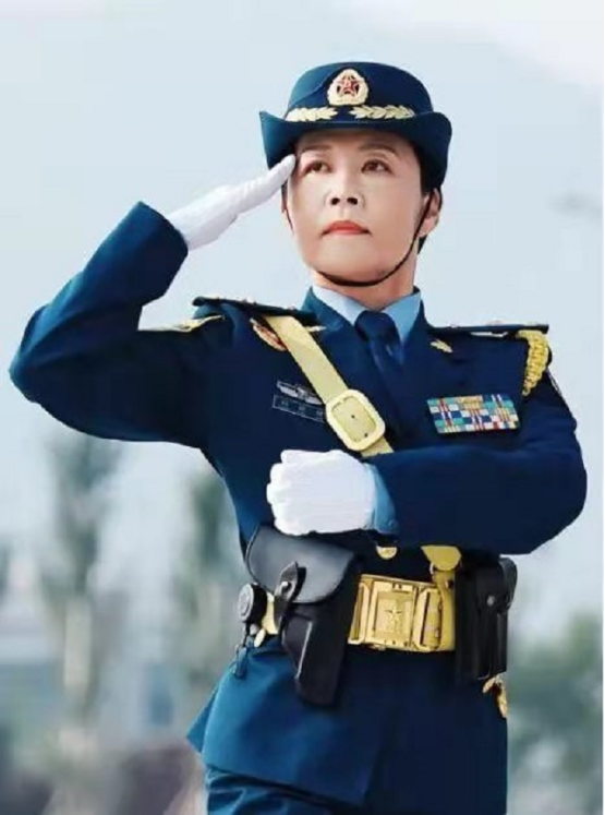 她是中国第一位女师长,53岁被授予上将军衔,现在怎么样了?
