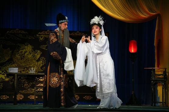 窦娥临死前为什么要发下三桩毒誓:血溅白练,六月飞雪,大旱三年