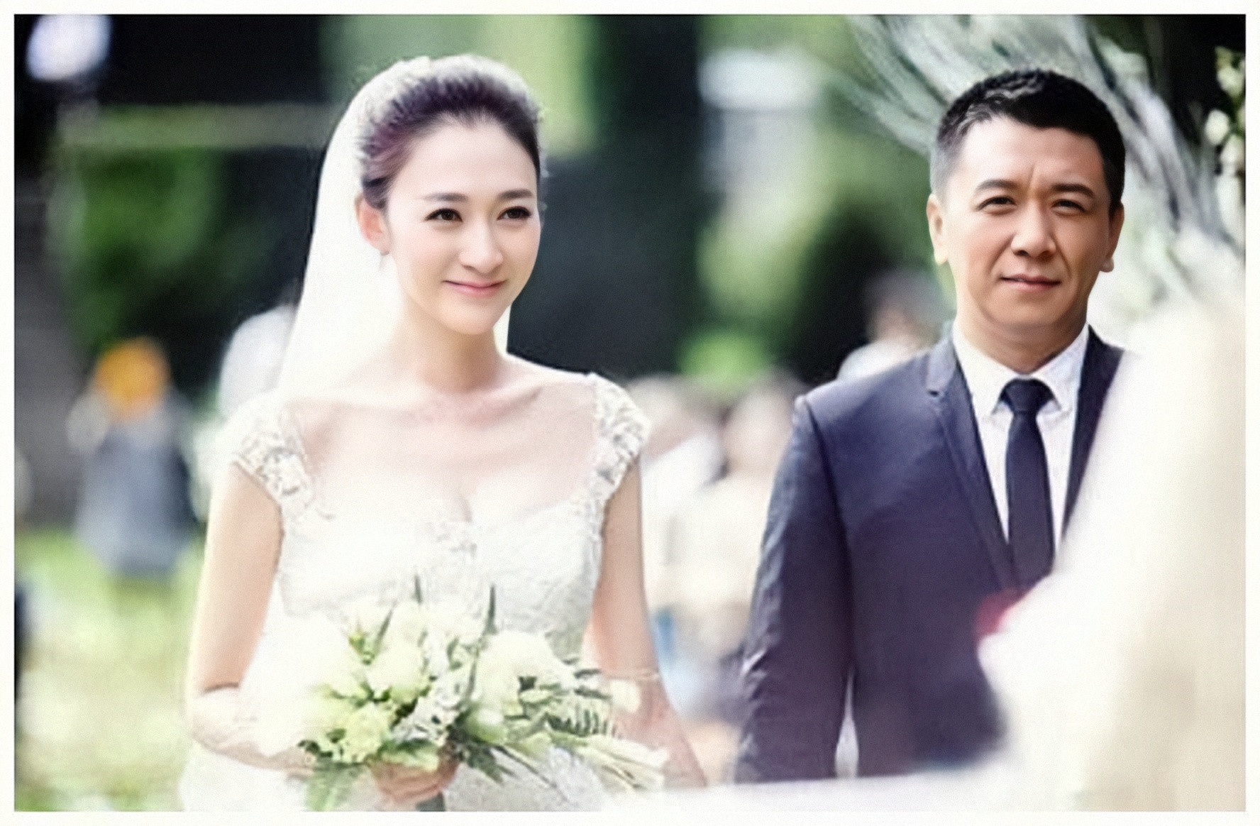 与徐佳宁结婚6年,李小冉没为他生下一儿一女也毫无怨言,甚至还支持她