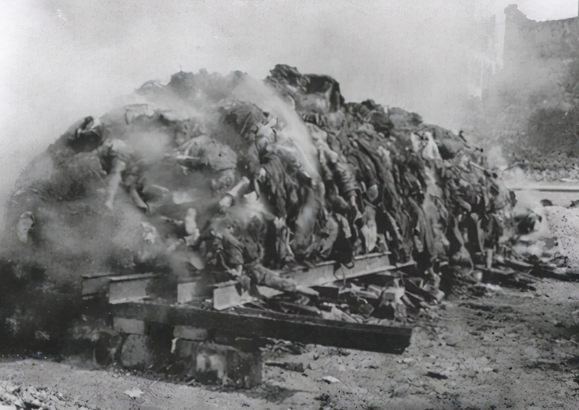 日军占领新加坡后,对十多万华人展开残暴大屠杀,其罪行罄竹难书