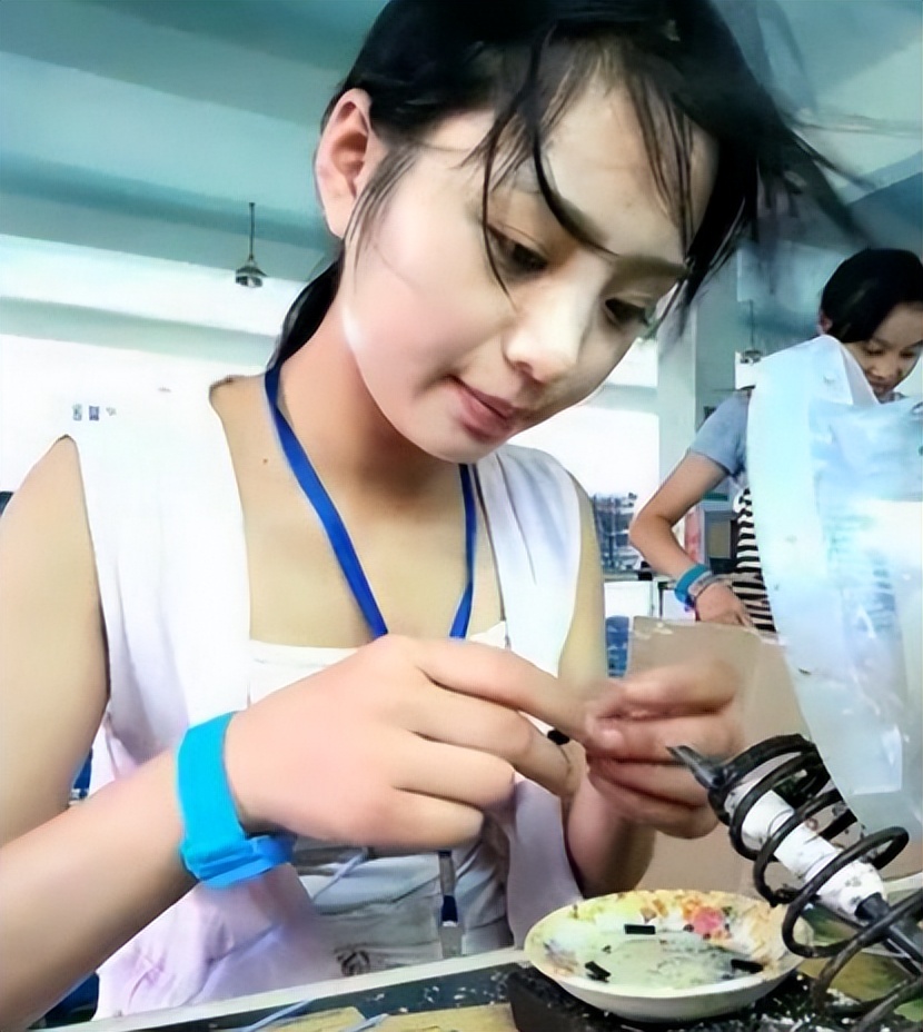 中秋国庆双节,让我们思念那些无法与家人团聚的打工人