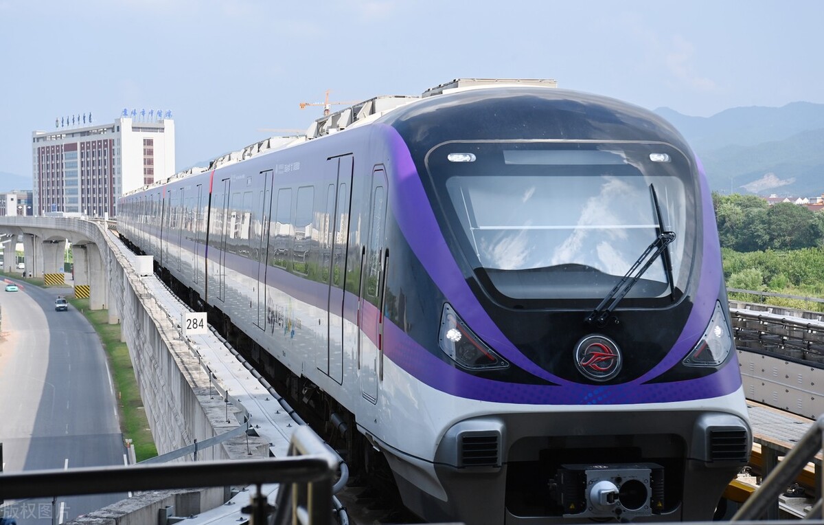 浙江金华"金彩"亚运号专列投入运营,营造沉浸式亚运体验