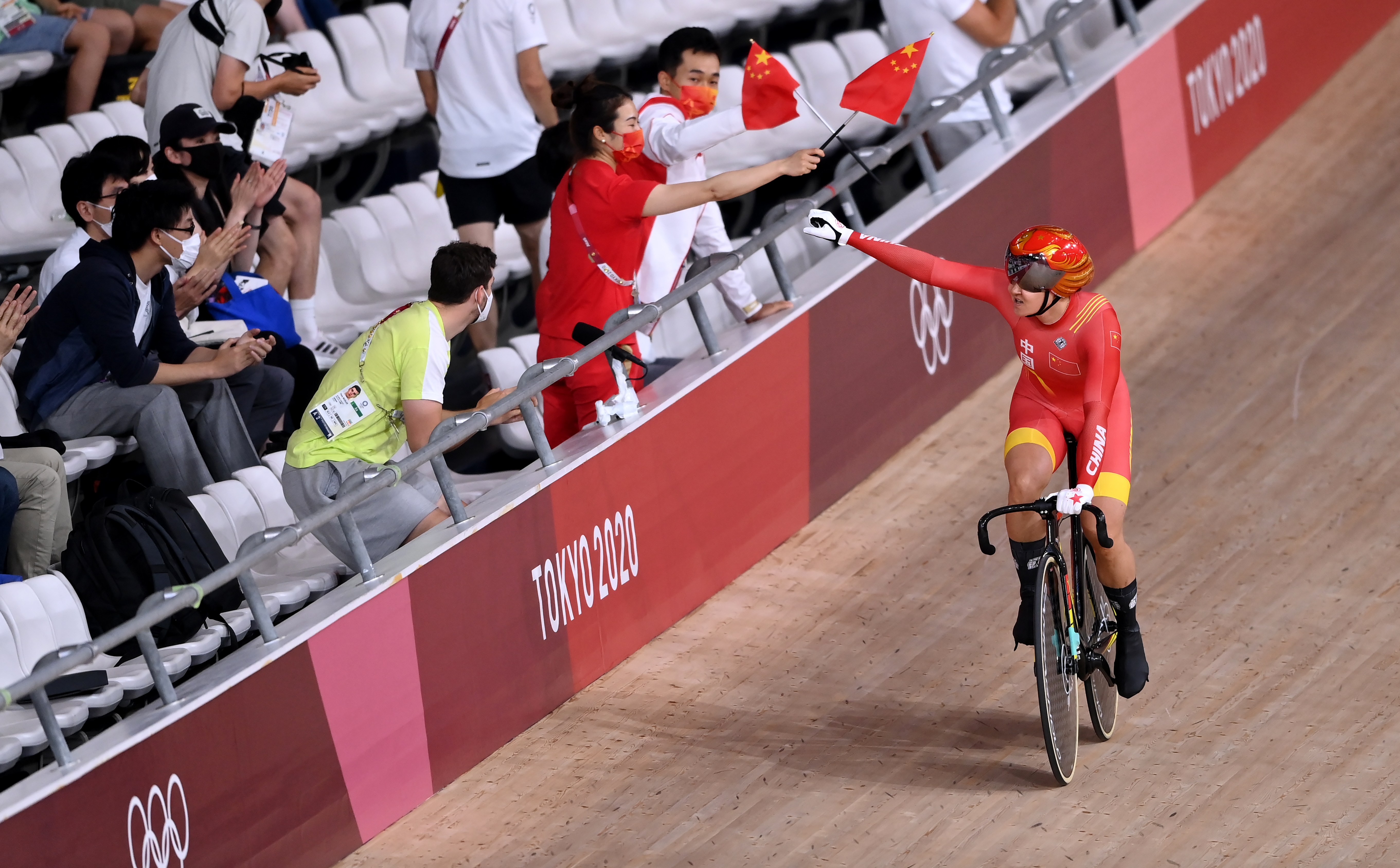 场地自行车——女子团体竞速赛:中国队夺冠