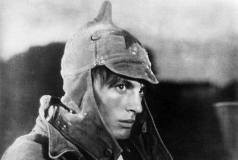 俄罗斯国宝级演员瓦西里·兰诺沃伊因新冠逝世,享年87岁