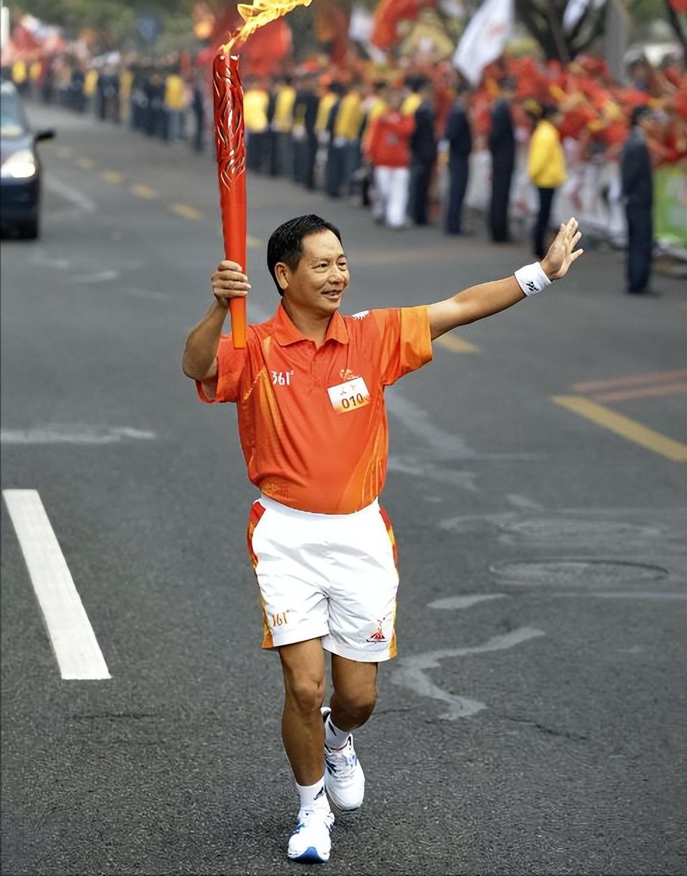 广东佛山建瓷大王叶德林,历经三十年的奋斗,如今身价75个亿