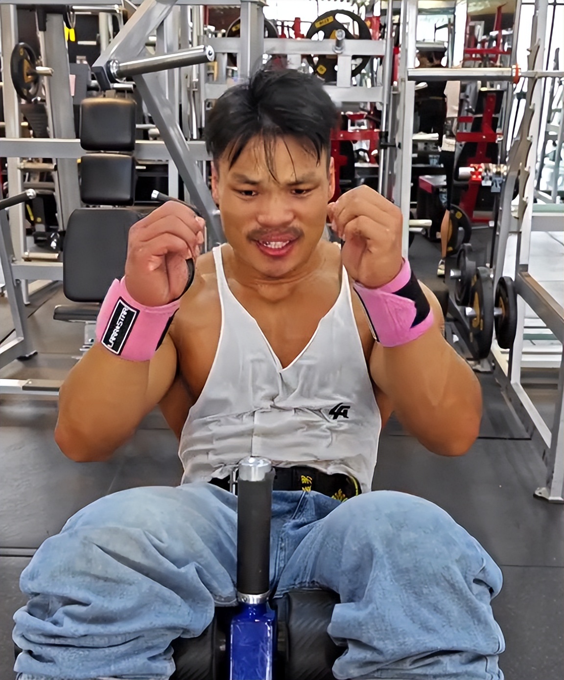 嘴哥暴怒:初中生练肌肉干嘛?网友:确实该给一肘子,学习更重要