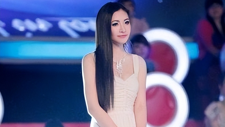 2012年,台州名模醉驾逃逸致人死亡,谣传她有后台,结果被判四年