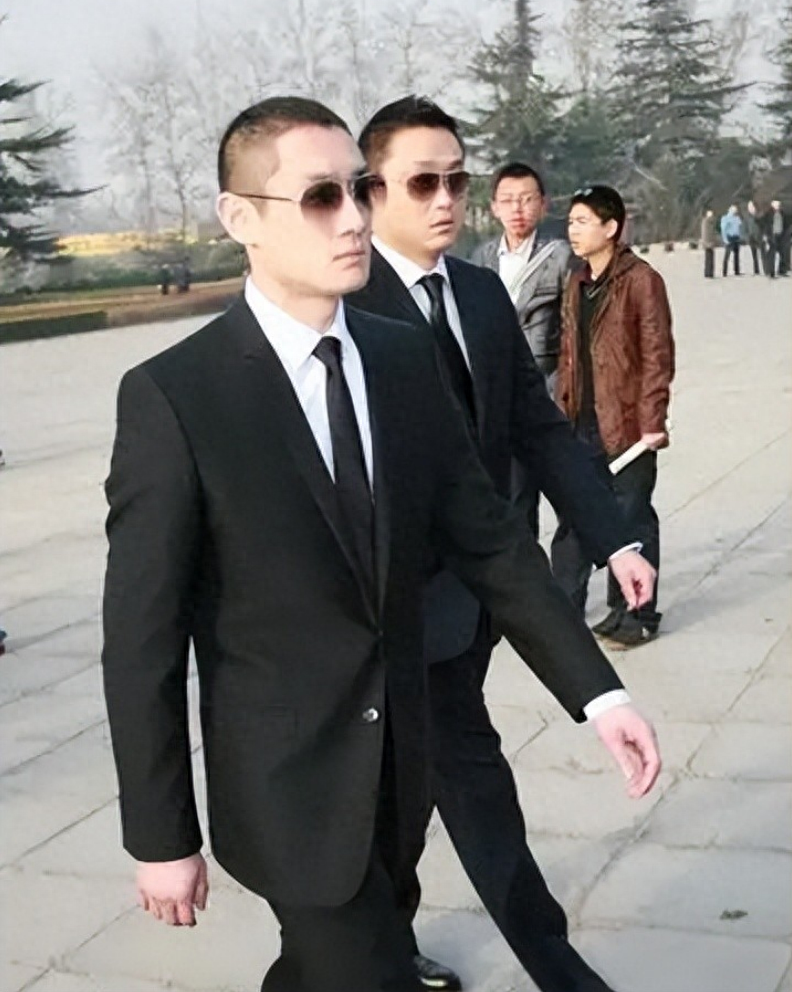 回顾李钰33岁患癌离世男友汪雨已结婚生子母亲的坚持让人泪目