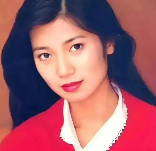 这位女星,她就是——李芸.李芸再婚