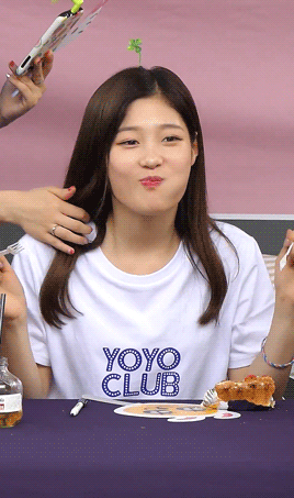 t恤不一定要穿纯棉的,今年流行穿"桑蚕丝",上身凉爽又时髦