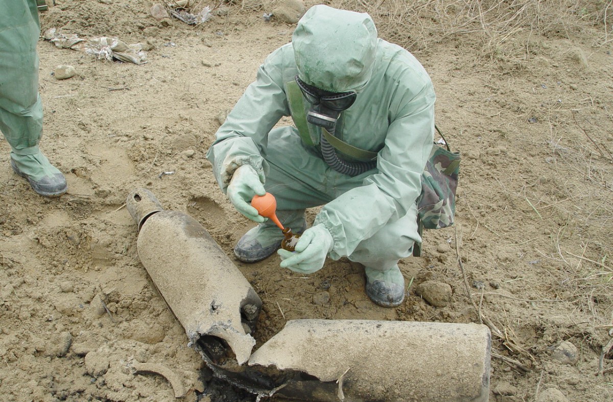 侦察兵|天津滨海新区爆炸，他深入险境找到这罐高危物品