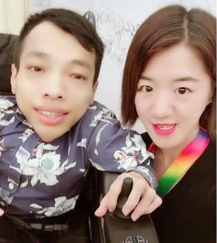 李创利妻子相片图片