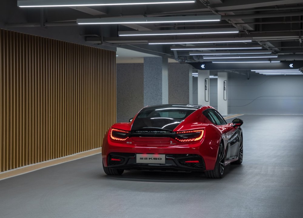 国产首款碳纤维跑车,挂着红蜻蜓车标!可惜要变成第二个美人豹?