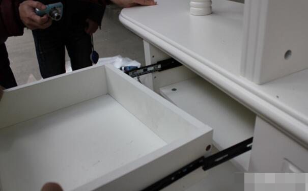 怎样安装抽屉轨道?