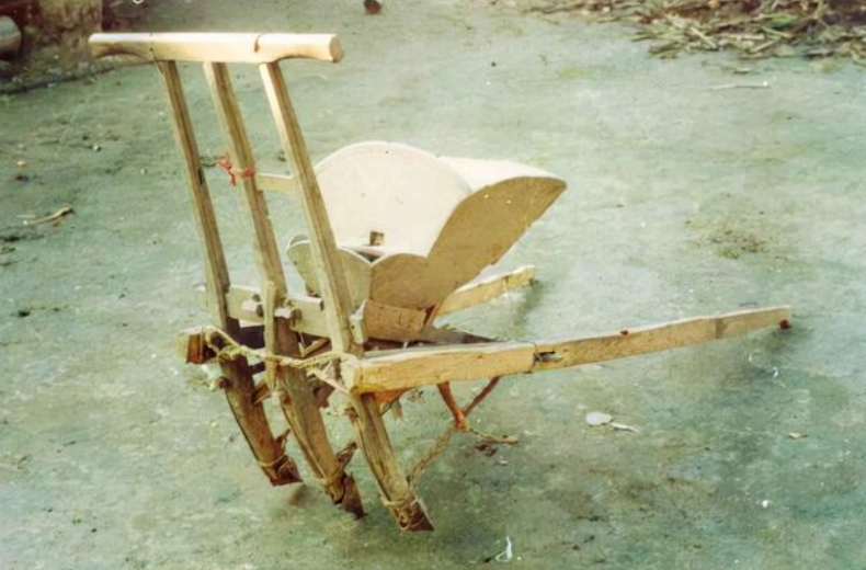 农村那些怀旧的十个老物件,年轻人直呼:这些是做什么用的