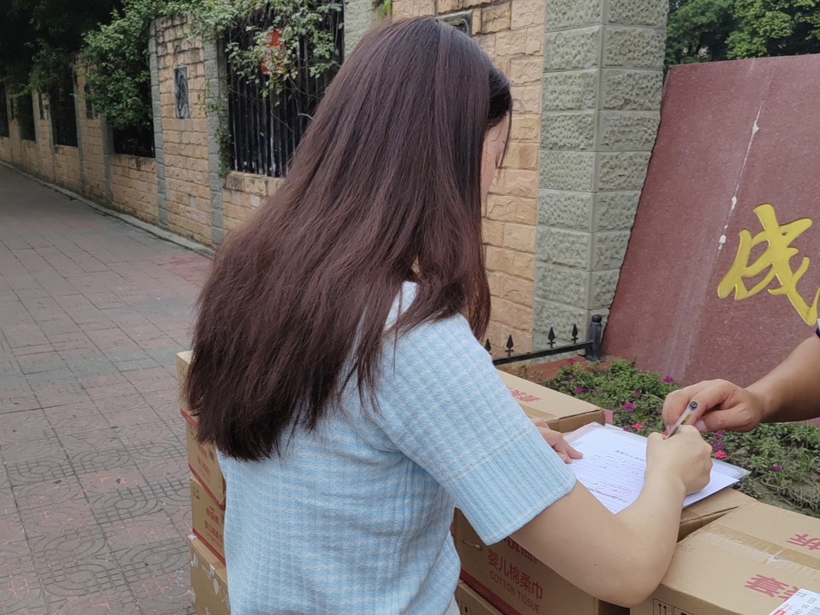 成都爱心企业 瑞时理心理情系儿童福利院 开展温暖捐赠活动