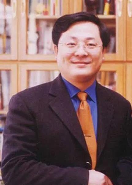 袁宝璟在被执行死刑时,脖子上围着一条白色围巾,有何深意