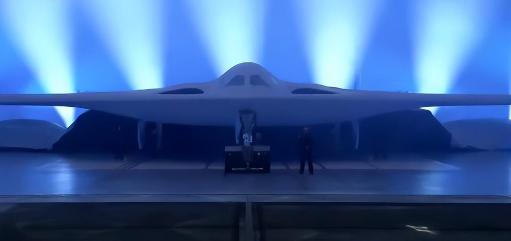 敏感时刻,b21轰炸机横空出世,很多人要失望了,与轰20差别很大