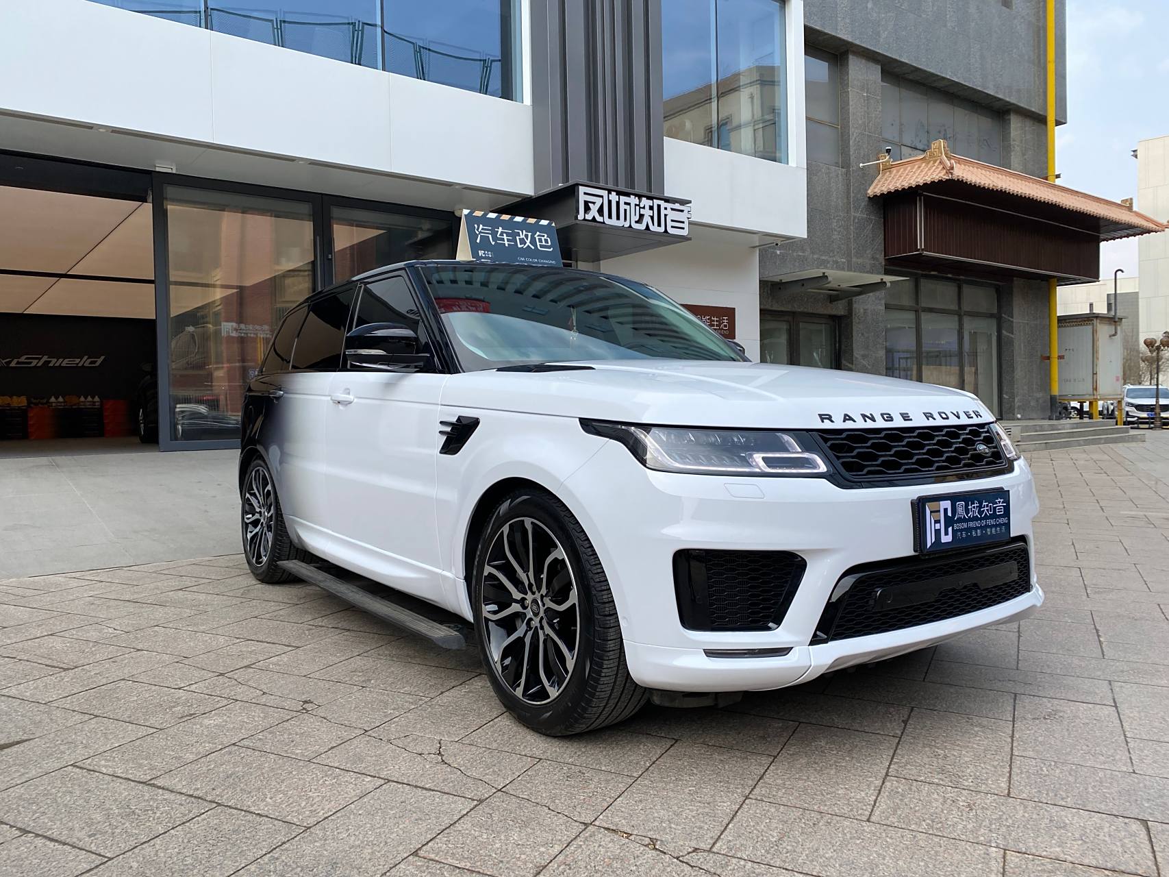 最新路虎揽运改色白黑渐变.#改色##汽车改色##汽车改色贴膜