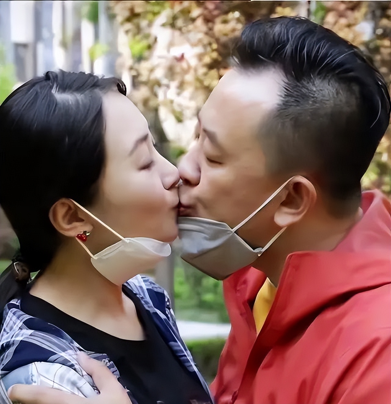 46岁黄海波近况曝光!胡子拉碴苍老憔悴,老婆因饰演《狂飙》走红