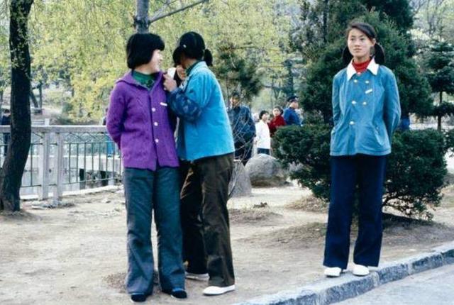 80年代中国老照片:图2是素雅的女中学生,最后一图是个大美女