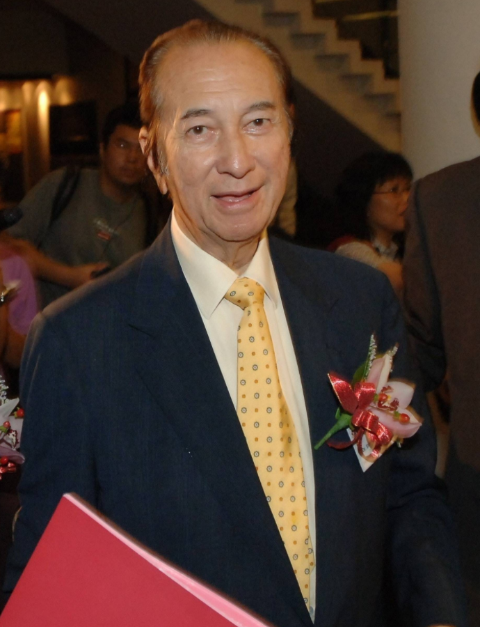 澳门真正的首富,名下私人收藏就超过百亿,送给大太太30亿的别墅