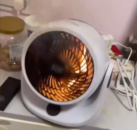 四川女子网购暖风机插电后着火,开网站对比效果图崩溃:一模一样