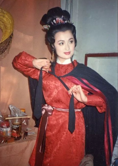 金庸女郎王璐瑶:为照顾重病的父亲息影,没有什么比我爸爸更重要