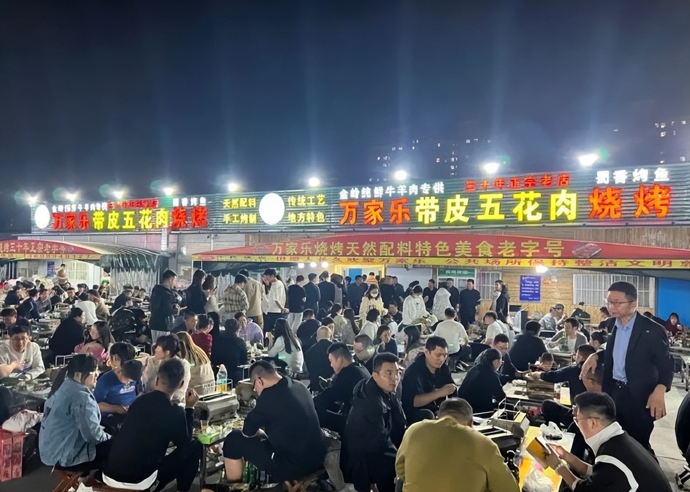 同样都是烧烤为什么淄博的烧烤这么多人这3点一般地方比不了