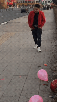 搞笑gif合集:一步一个脚印有些事只会迟到但是它不会缺席