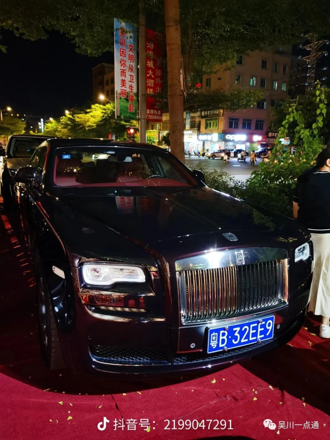 震撼!深圳吴川商会会长陈阳华嫁女,万元酒席,宾客派大红包!