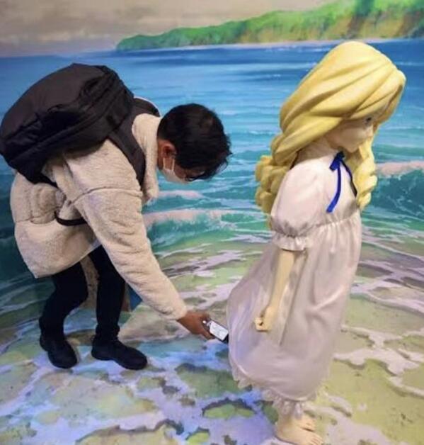 �ձ������ڼ��������⹫԰��Ϯ��Ů���ǡ�����֪�£������˱�����