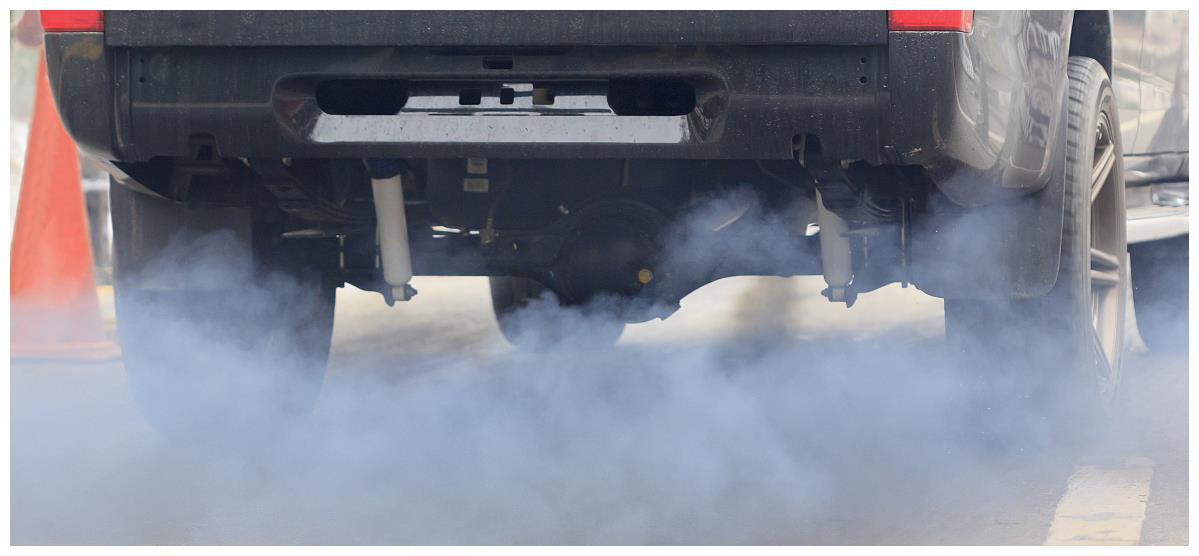 排气管冒蓝烟怎么办?雷贝斯托飞思达润滑油来帮忙!