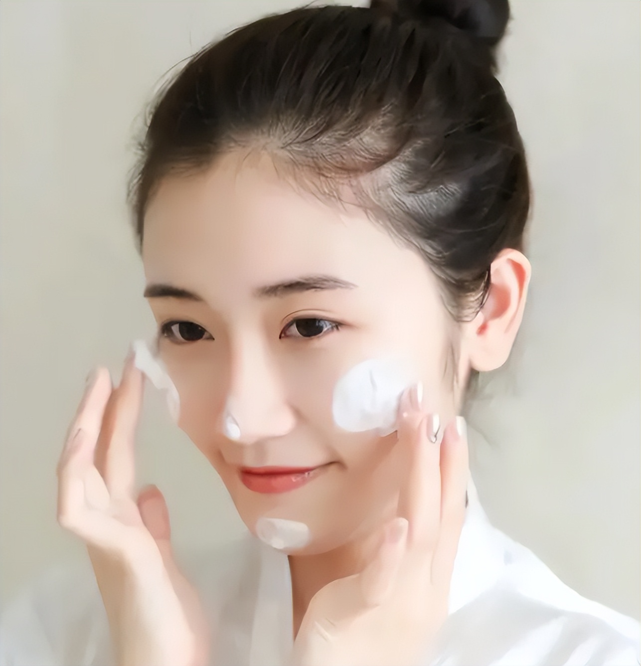 盘点几款好用的洗面奶,雅诗兰黛虽好用但贵,这款国货性价比更高