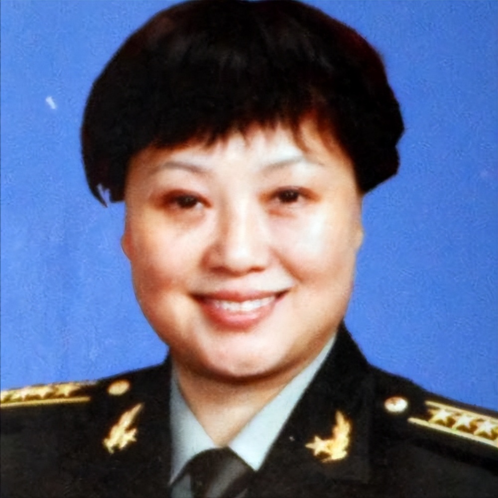2014年,女将军高小燕落马:贪污受贿,花重金购得"少将"军衔