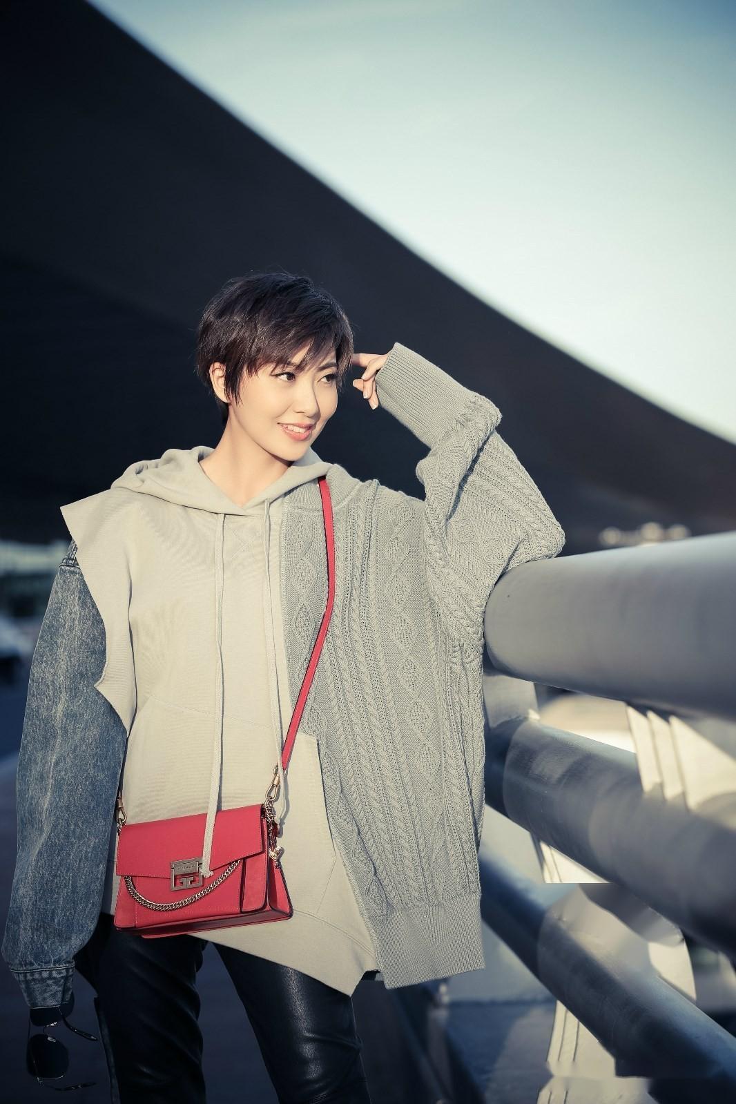 主持人紫檀魅力升级,高跟鞋引发瞩目!