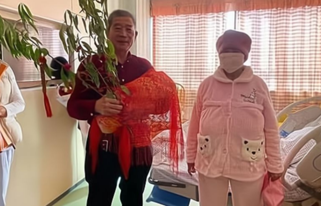 2岁小天赐近照曝光,五官精致超可爱,70岁父母让其无后顾之忧