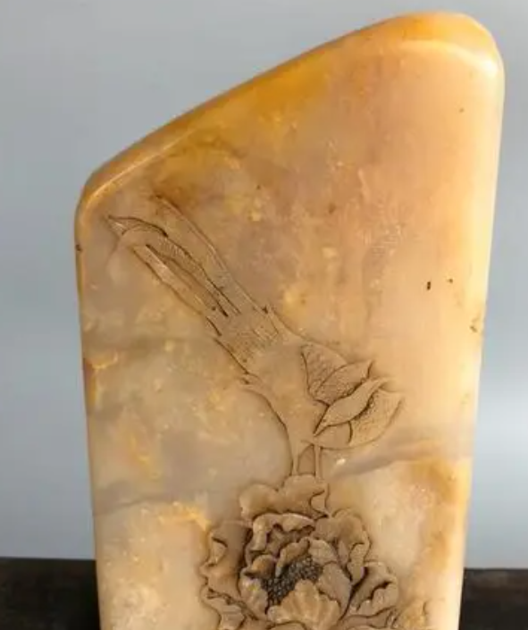 山东济宁一老伯花960元买的石头,没想到竟是绿冻石,卖了900万