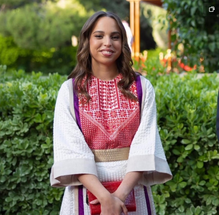 约旦王室出席纪念仪式拉尼娅穿绿裙枝繁叶茂95后伊曼公主缺席