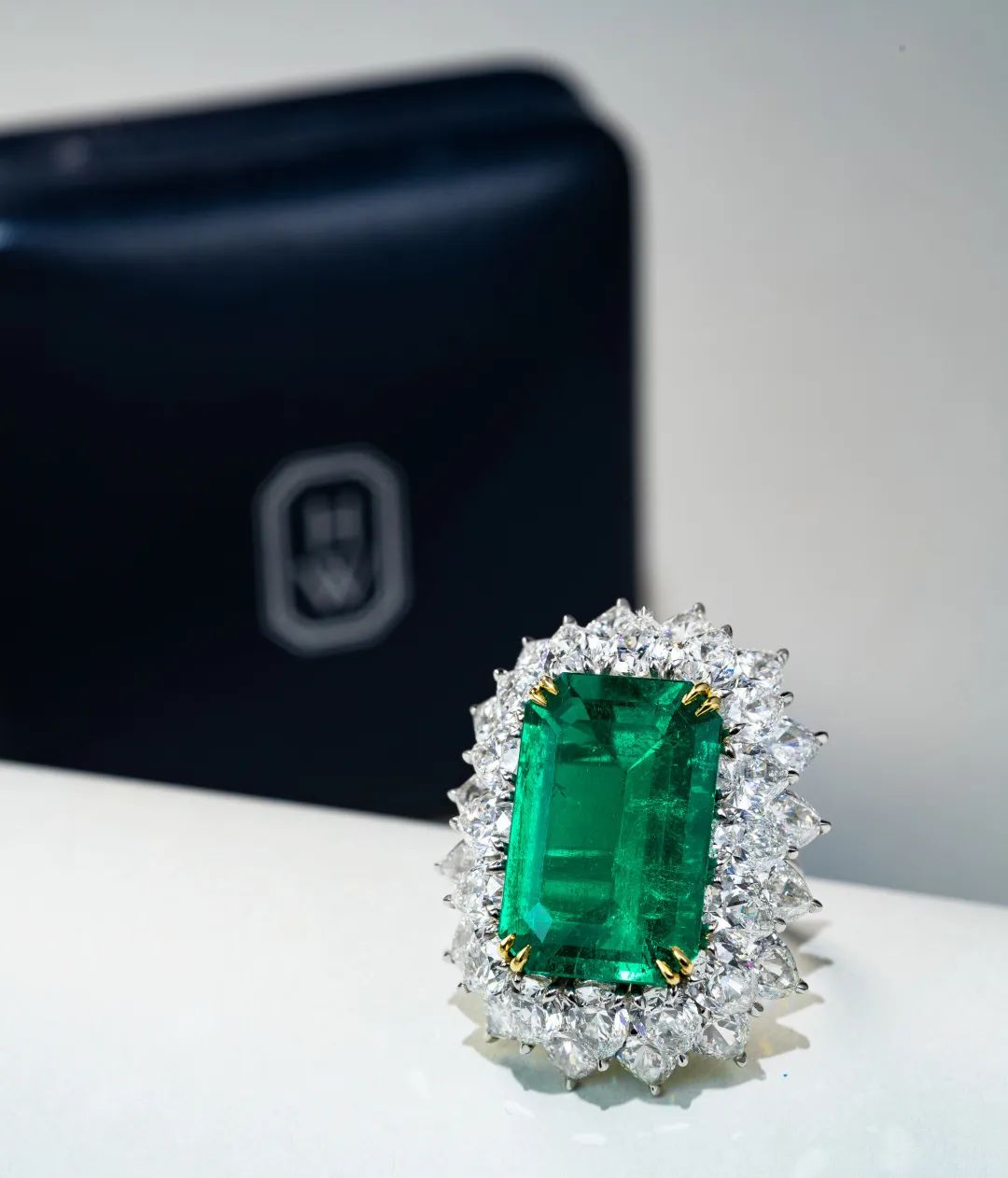 海瑞·温斯顿,宝格丽顶级哥伦比亚无油祖母绿拍品云集十周年拍卖