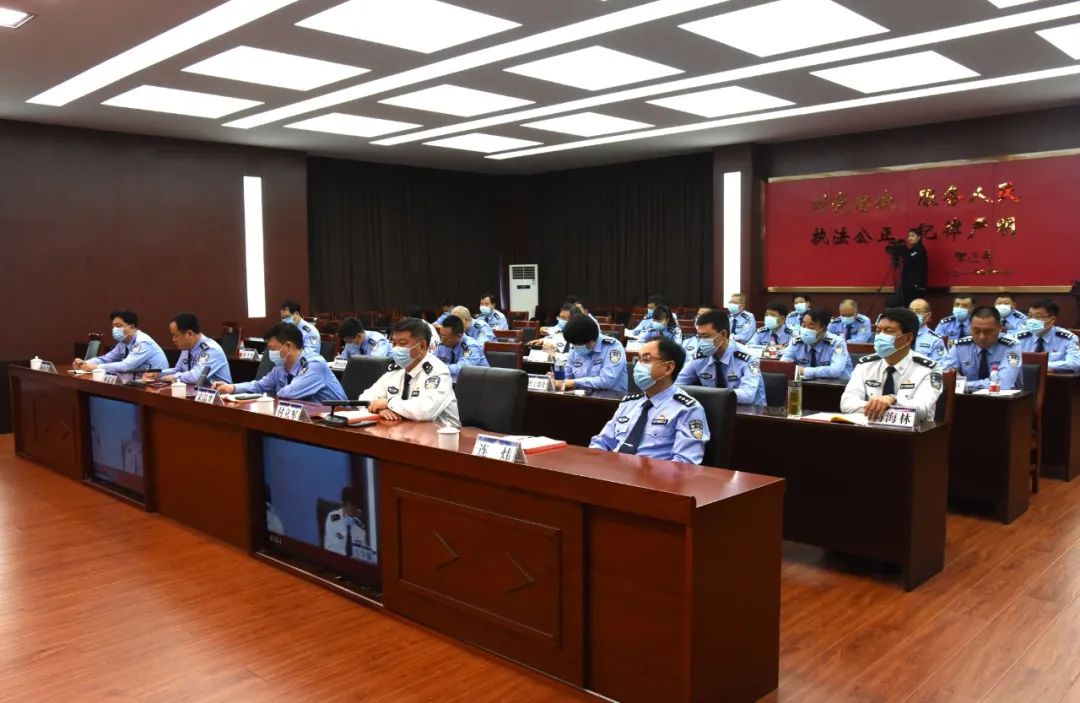 强化政治担当 拧紧责任链条 坚决打赢铁腕治警正风肃纪攻坚战