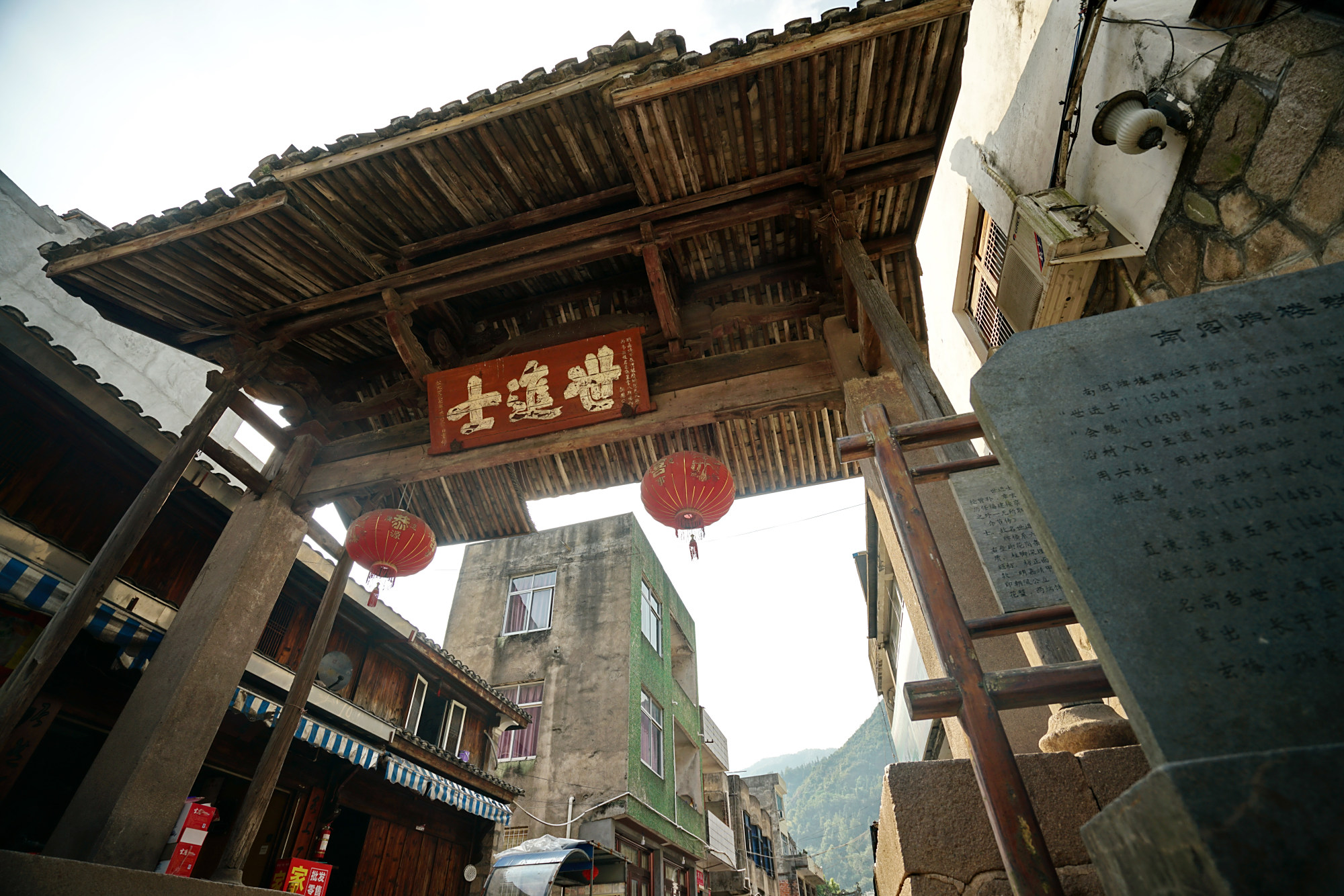 雁荡山北部的千年古村,是明代著名诤臣章纶的故里,有国保牌楼群