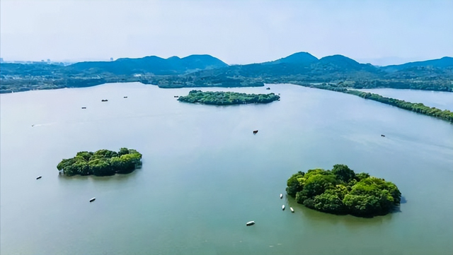 西湖的"一山,二塔,三岛,三堤,五湖"
