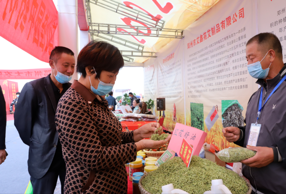 邓州特产真不少 展销会上备受欢迎