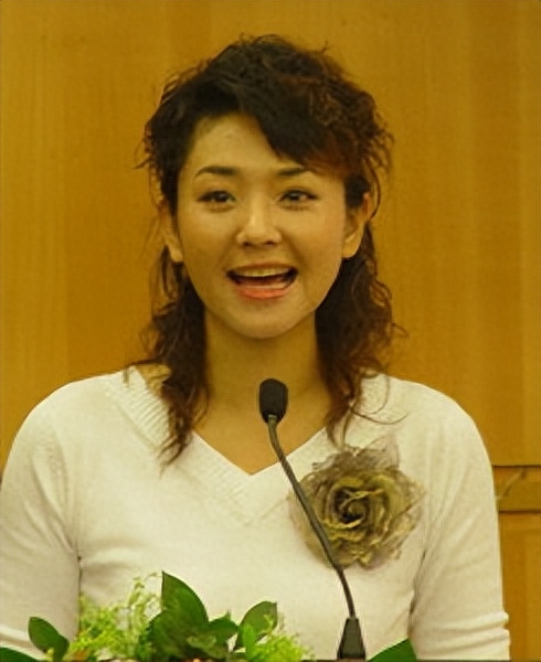 主持过《童言无忌》《全家总动员》《家政女皇》《综艺大登殿》《我为