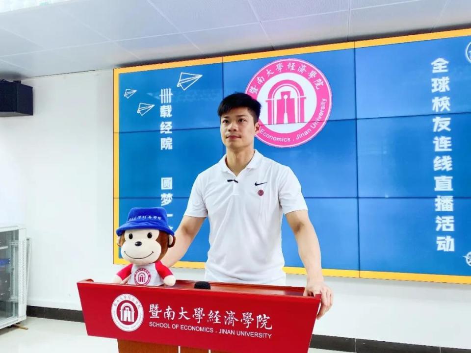 苏炳添:9秒83后名利双收,搬进2000万豪宅,历史地位比肩刘翔