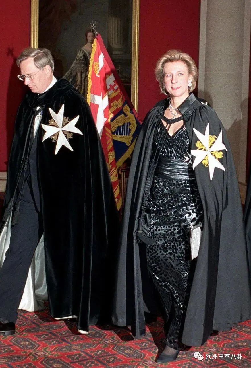 王室女性黑色礼服大赏:如何把沉闷的黑礼服穿得五彩斑斓?