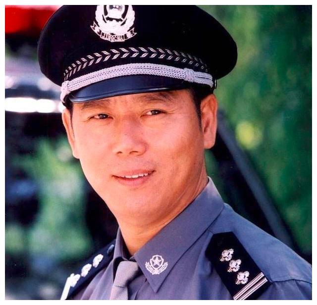 像是《重案六组》中的"大曾",就是比较经典的一个. 这样