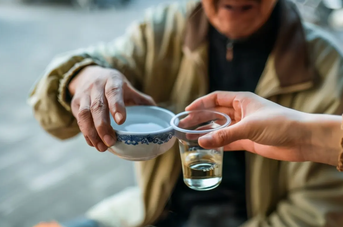 关于武汉的早酒——我和大爷碰杯,祝生活!